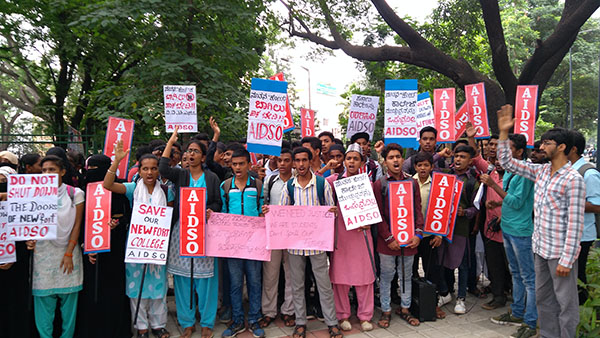 ಕೋಟೆ ಕಾಲೇಜು ಮುಚ್ಚದಿರಲು ವಿದ್ಯಾರ್ಥಿಗಳ ಒತ್ತಾಯ